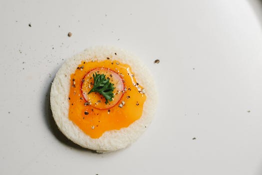 Bread appetizer with yolk and herb seasoning