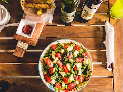 Healthy vegetable salad with cherry tomatoes and mix leaves